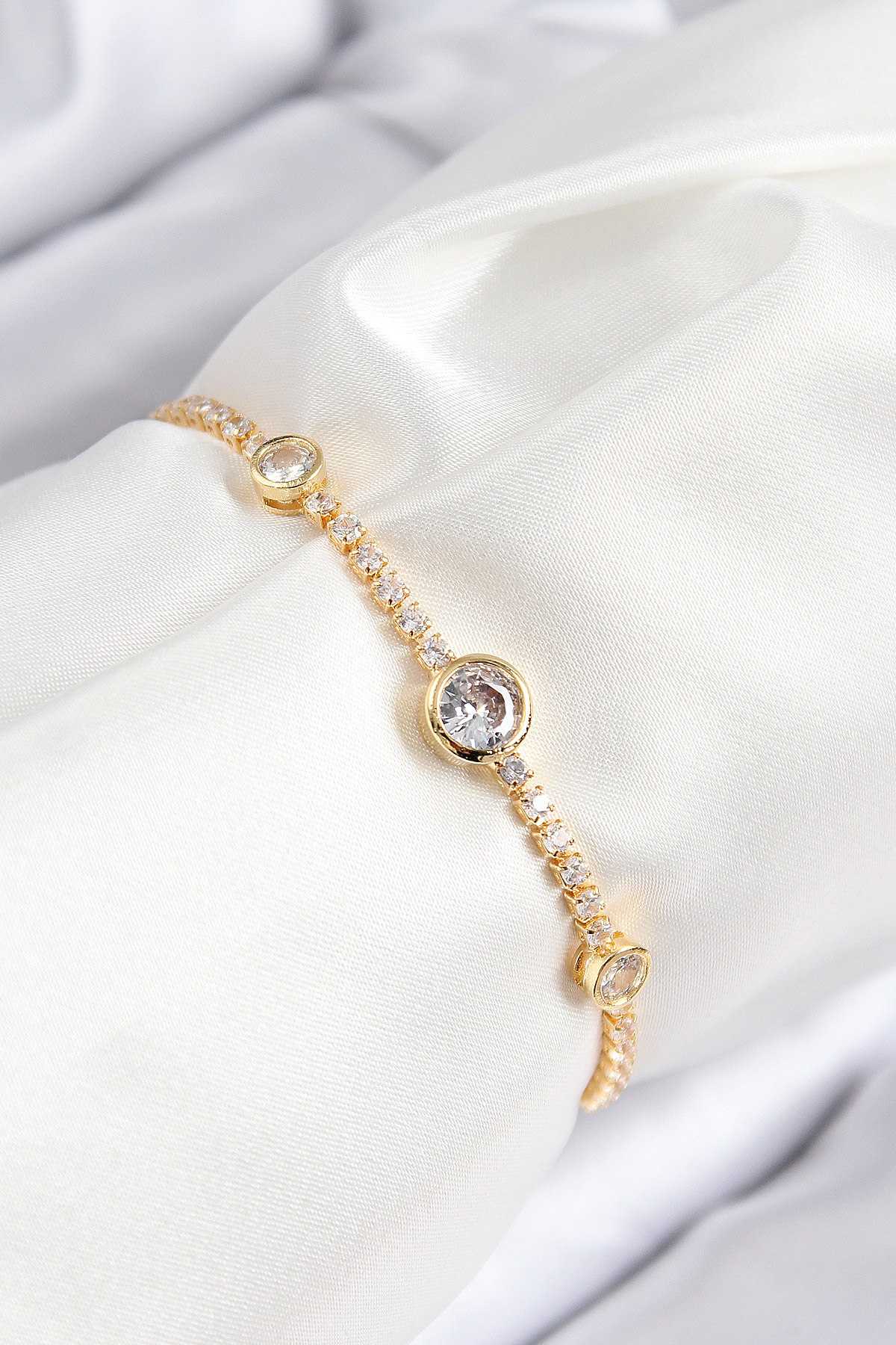 Tegan Pirinç Zirkon Taşlı Daire Model Gold Renk Asansörlü Kadın Bileklik TG27BB7745