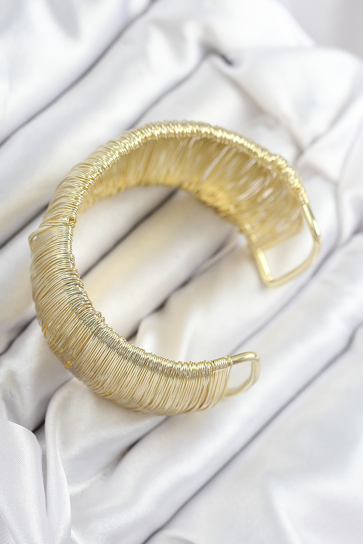 Tegan Pirinç Tel Sarma Model Gold Renk Kadın Bileklilk TG27BB7893