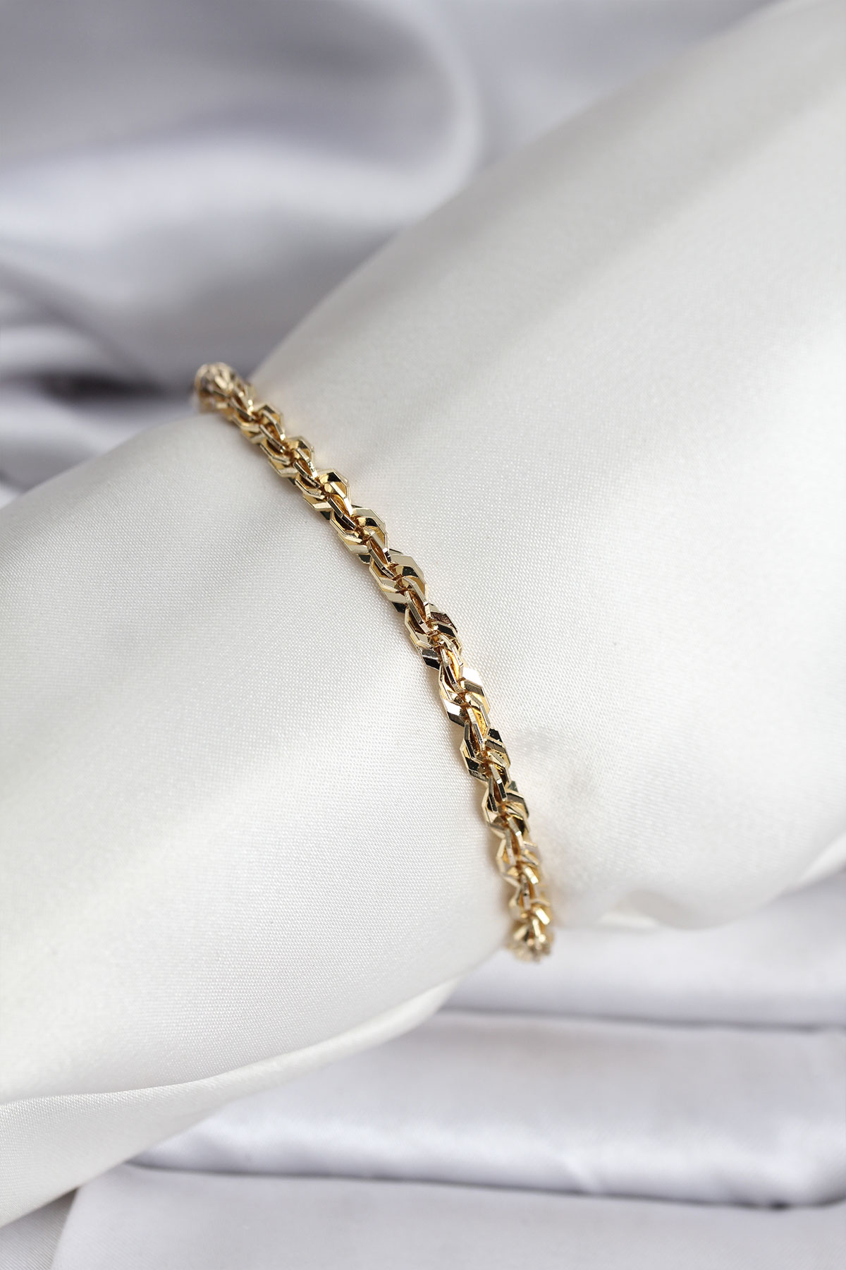 Tegan 14K Gold Renk Kaplama Burgu Zincir Model CM Kadın Bileklik TG27BB8135