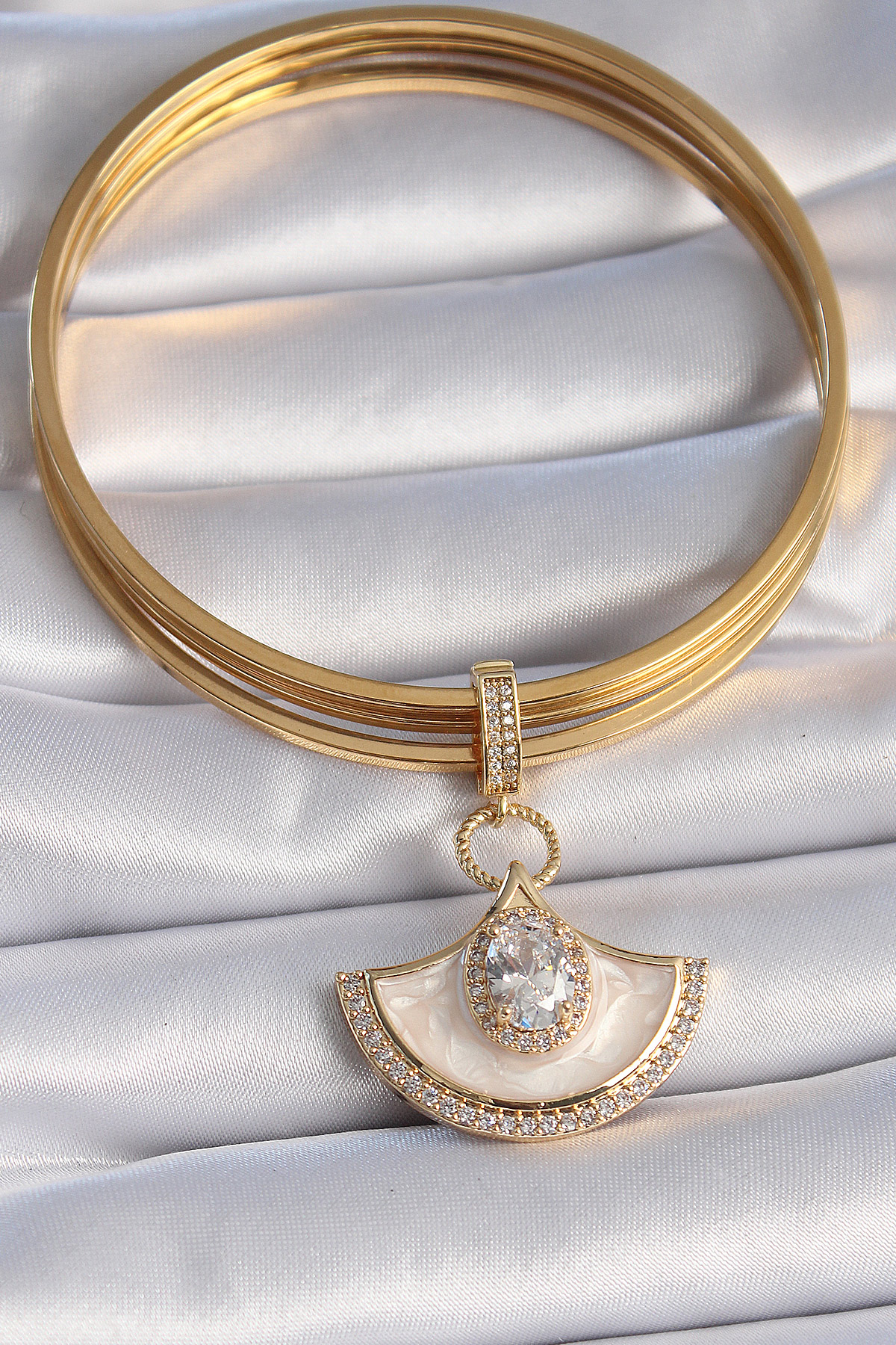 Tegan Pirinç Gold Renk Zirkon Taş Detaylı Beyaz Mineli Ajda Charm TG27BC1009