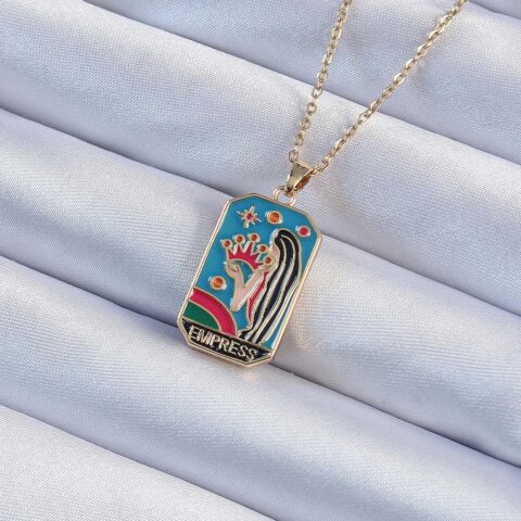 Tegan 316L Çelik Zincir Gold Renk Taç ve Kız Figürlü Renkli Mineli Tarot Kolye TG27BKO9229