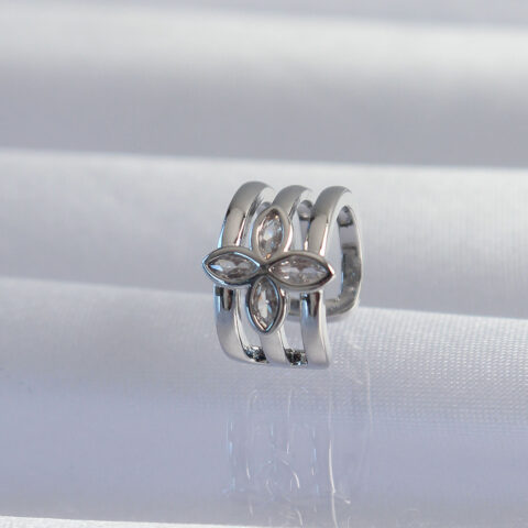 Tegan Pirinç Gümüş Renk Yonca Earcuff Küpe TG27BKP9330