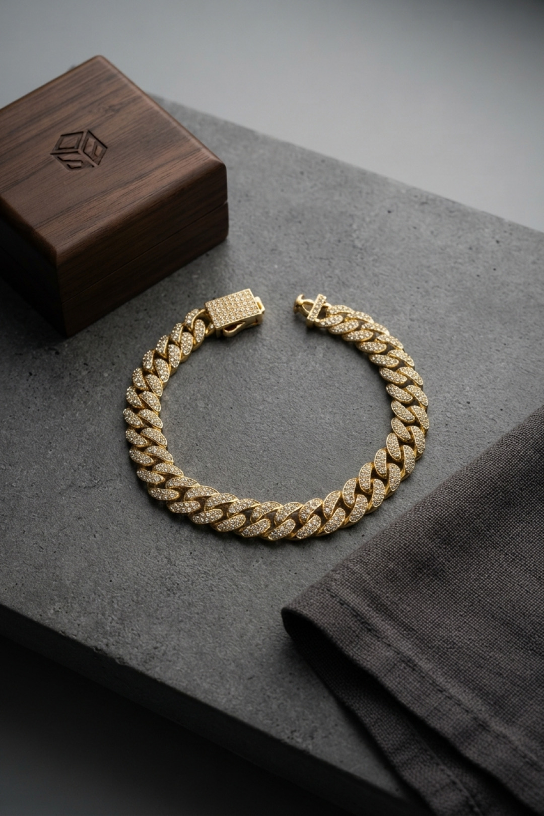 Tegan Cuban Zincir Model Zirkon Taşlı Gold Renk Erkek Bileklik TG27EB3817